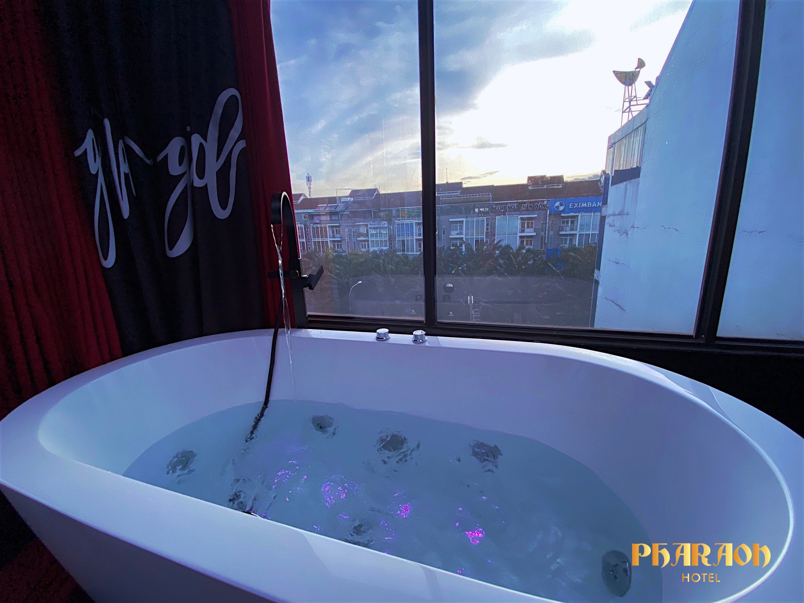 Nội thất phòng BDSM Sky View tại Pharaon Hotel Trung Sơn